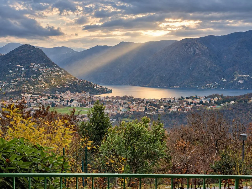 Villa d’Autore: vista golfo Lugano e Agno. Sito altamente energetico – photo 9 sur 30