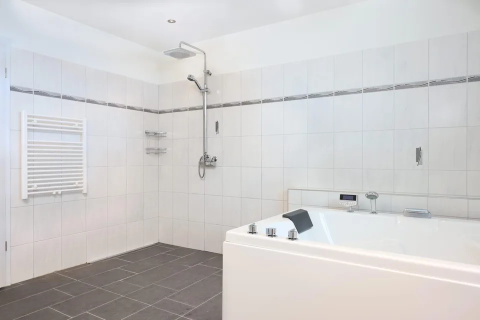 Grosszügiges Zweifamilienhaus mit 366 m² Wohnfläche und Alpenpanorama – Foto 13 von 15