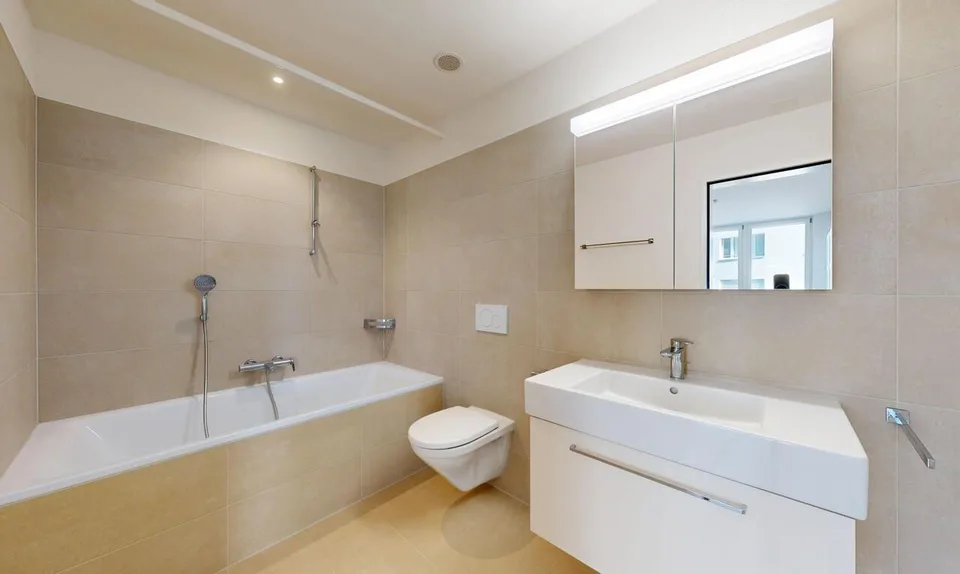 Grpsszügige 4.5 Zimmer-Wohnung mit 2 Balkonen in Lenzburg – Foto 8 von 11
