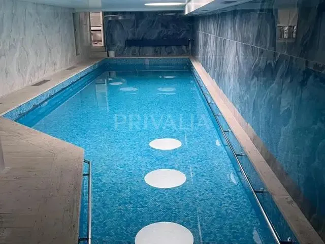 Luxueux chalet avec piscine intérieur – Foto 3 von 5
