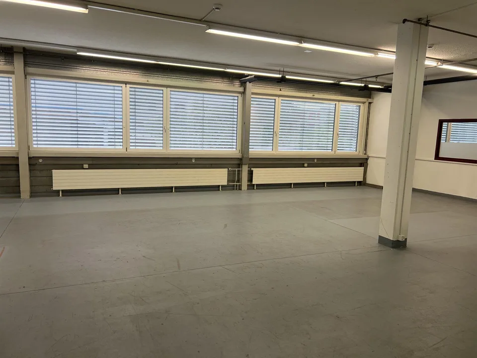 Moderne, helle Gewerbefläche mit vielseitigen Nutzungsmöglichkeiten – Foto 2 von 7