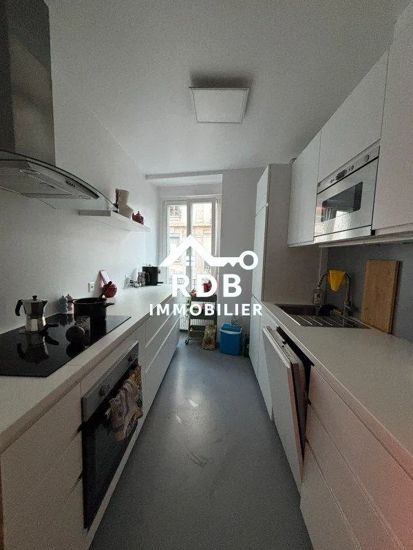 Appartement de 4 pièces au 2ème étage situé à Genève 1205 – photo 2 sur 6