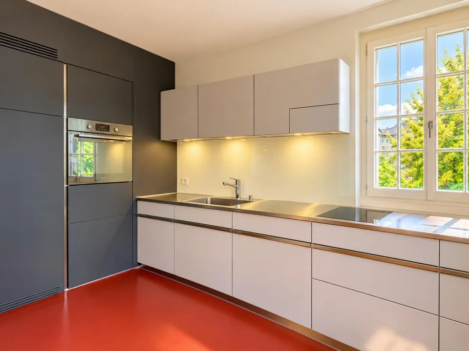 Charmante 3.5-Zimmerwohnung mit Balkon und Gartennutzung in Thun – Foto 3 von 9