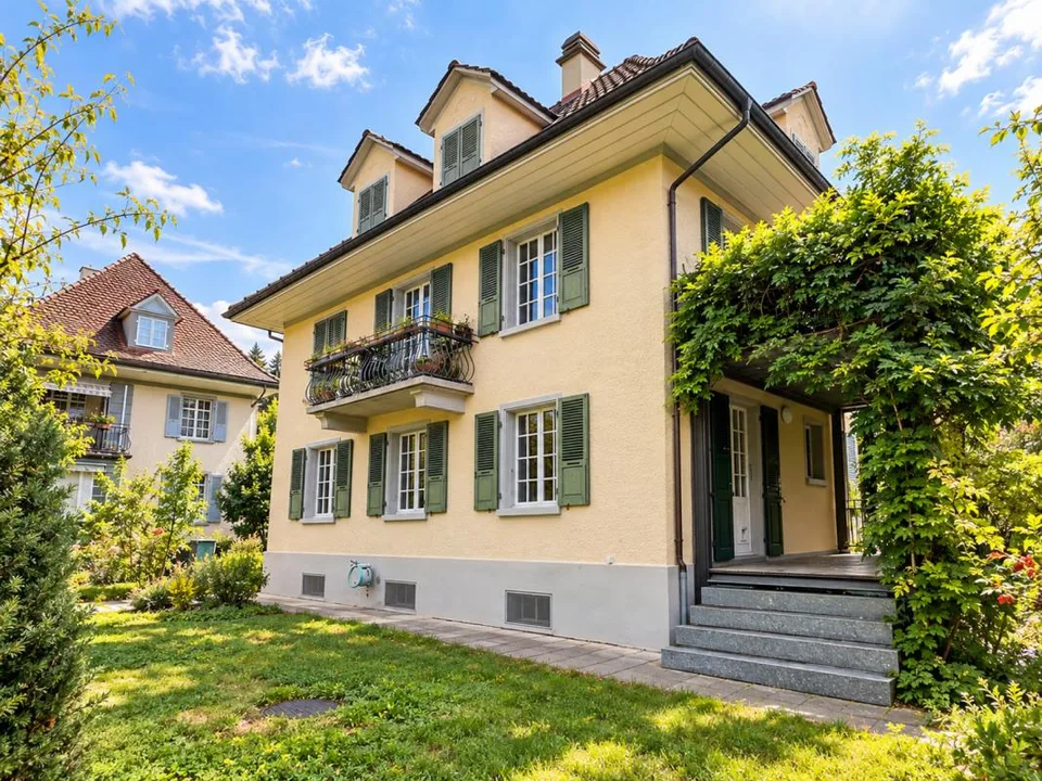 Charmante 3.5-Zimmerwohnung mit Balkon und Gartennutzung in Thun – Foto 2 von 9