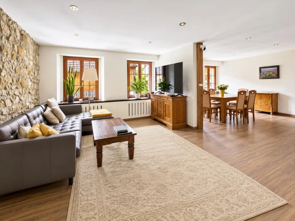 RUSTIKAL TRIFFT MODERN - EINE TRAUMHAFTE MAISONETTE – photo 3 of 18