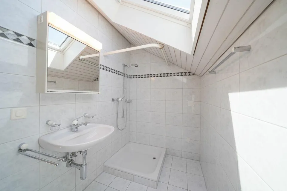 Attraktive 6.5-Zimmer-Maisonettewohnung - Wohnkomfort auf zwei Ebenen – Foto 8 von 9