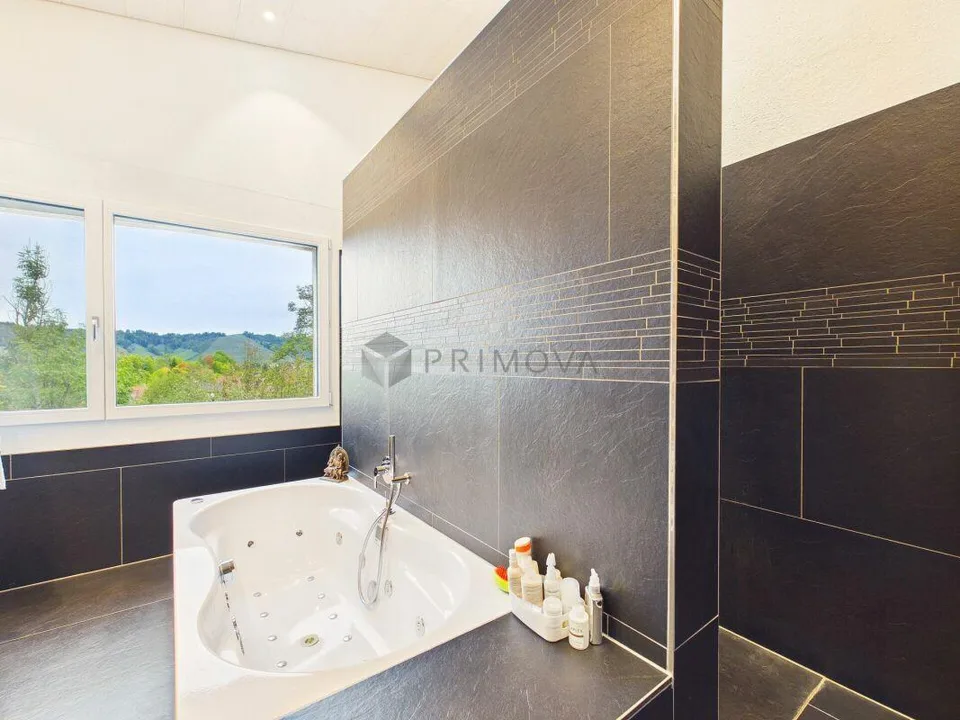 Vivere con carattere: Elegante sogno di 4,5 stanze con altezza di 6 m, bagno spa ensuite e loggia vetrata – foto 10 di 15