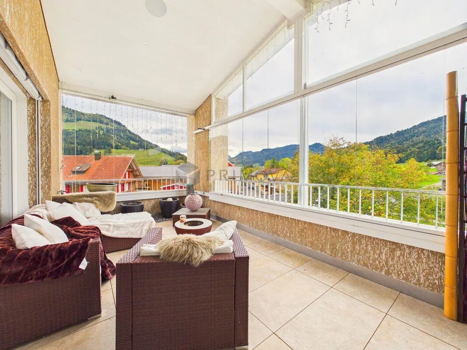 Vivere con carattere: Elegante sogno di 4,5 stanze con altezza di 6 m, bagno spa ensuite e loggia vetrata – foto 5 di 15
