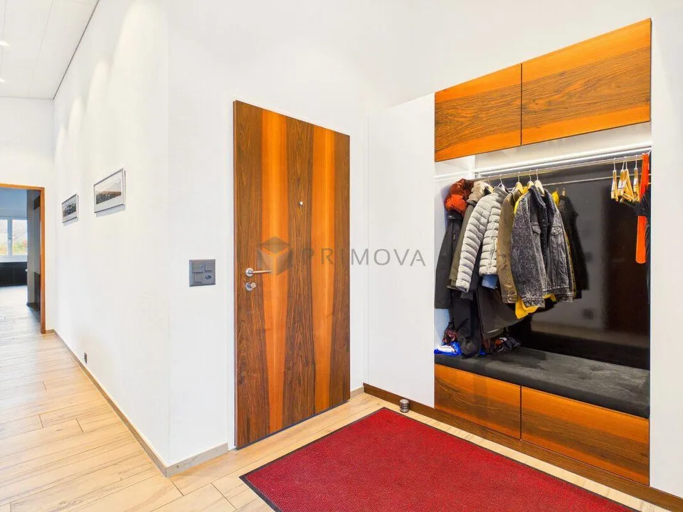 Vivere con carattere: Elegante sogno di 4,5 stanze con altezza di 6 m, bagno spa ensuite e loggia vetrata – foto 6 di 15