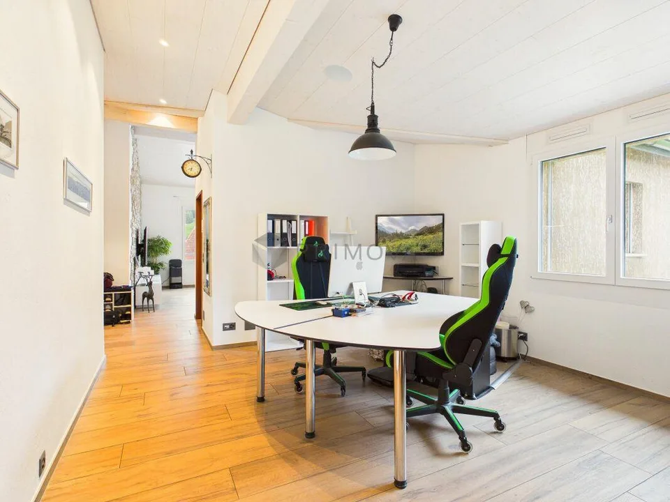 Vivere con carattere: Elegante sogno di 4,5 stanze con altezza di 6 m, bagno spa ensuite e loggia vetrata – foto 8 di 15