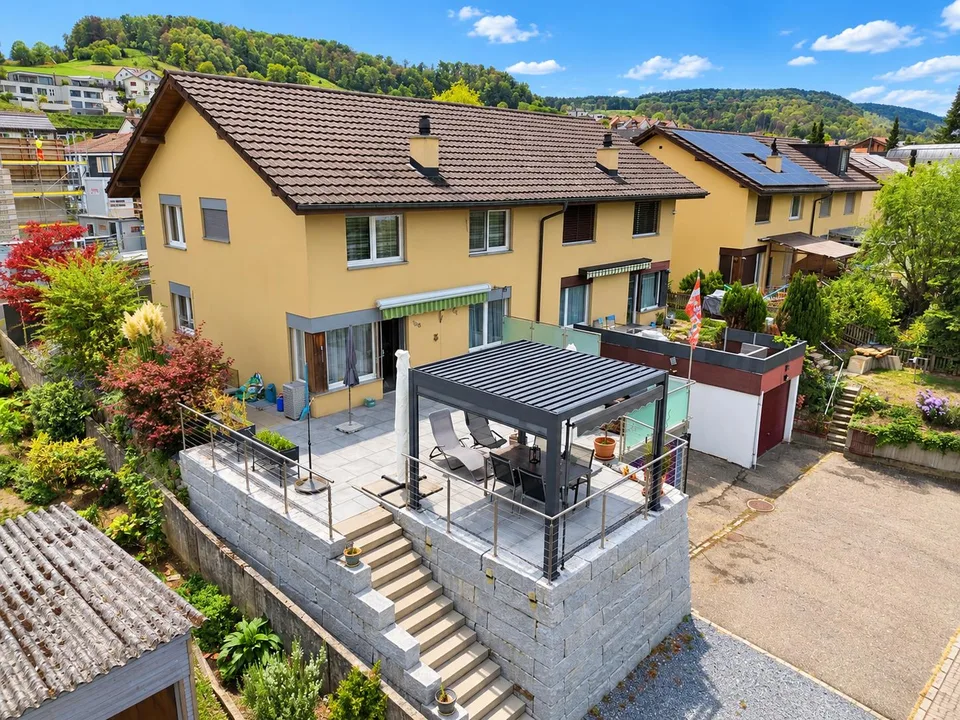 Familienfreundliches 5.5-Zimmer Doppeleinfamilienhaus – Foto 2 von 14