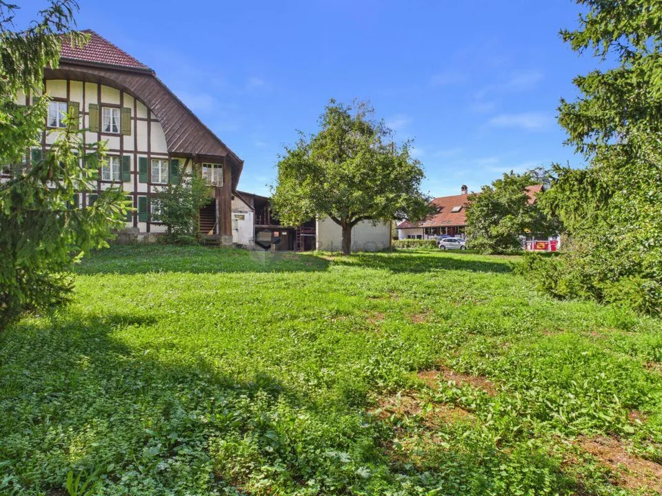 Gepflegtes Bauernhaus mit grosser Baulandreserve in der Kernzone im... – Foto 3 von 18