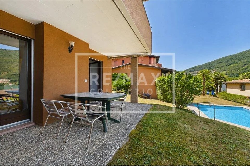 Meraviglioso angolo di vacanza con vista lago e piscina – foto 2 di 13