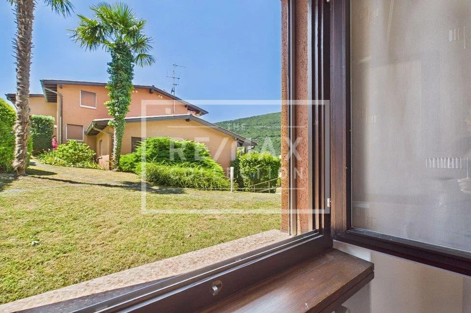 Meraviglioso angolo di vacanza con vista lago e piscina – foto 13 di 13