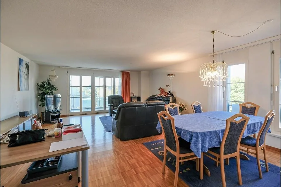 Appartement spacieux 3.5 pièces dans un emplacement extrêmement central et ensoleillé à Fislisbach près de Baden ! – photo 8 sur 13