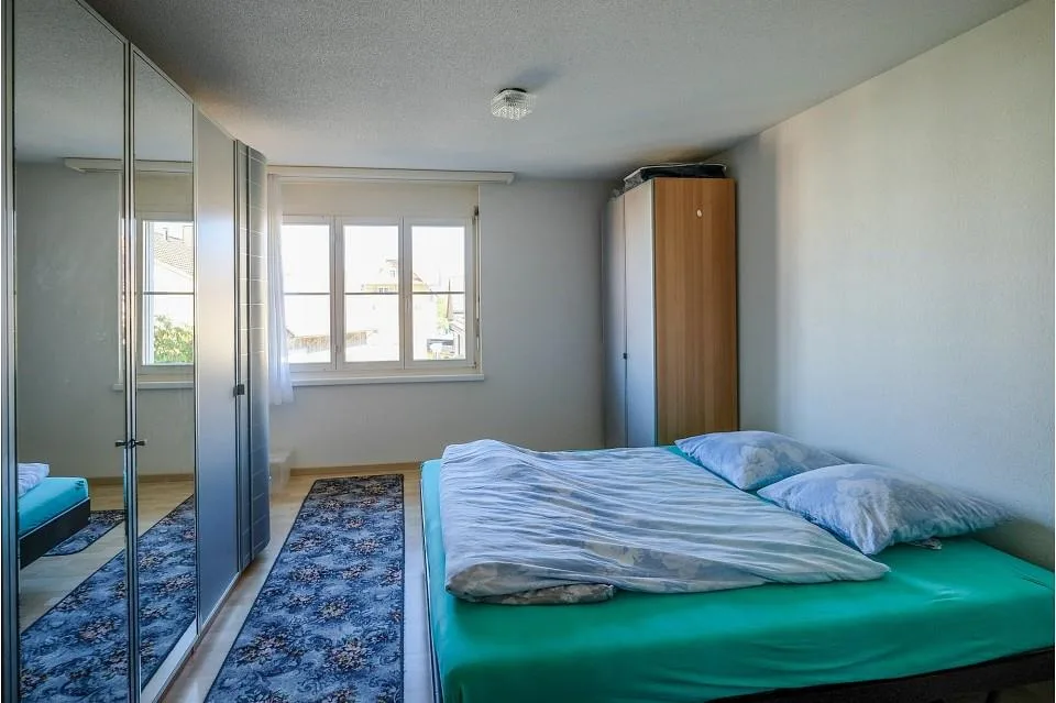 Appartement spacieux 3.5 pièces dans un emplacement extrêmement central et ensoleillé à Fislisbach près de Baden ! – photo 5 sur 13