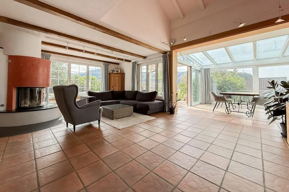 Ampia casa familiare di 5.5 locali con giardino e molta privacy – foto 2 di 13