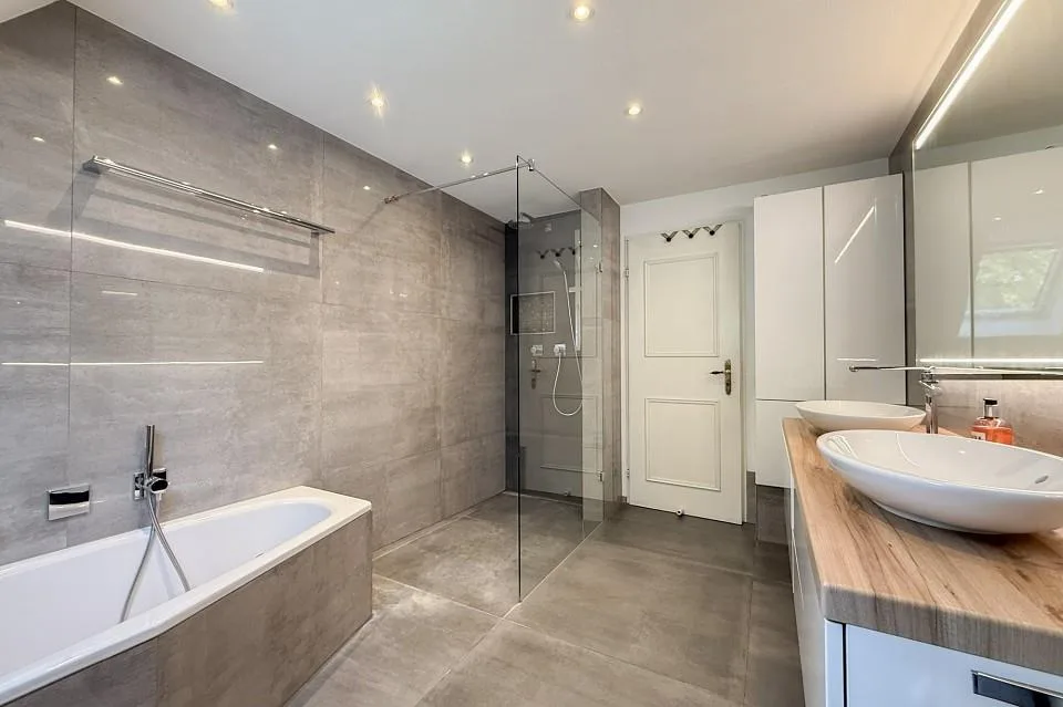 Ampia casa familiare di 5.5 locali con giardino e molta privacy – foto 5 di 13