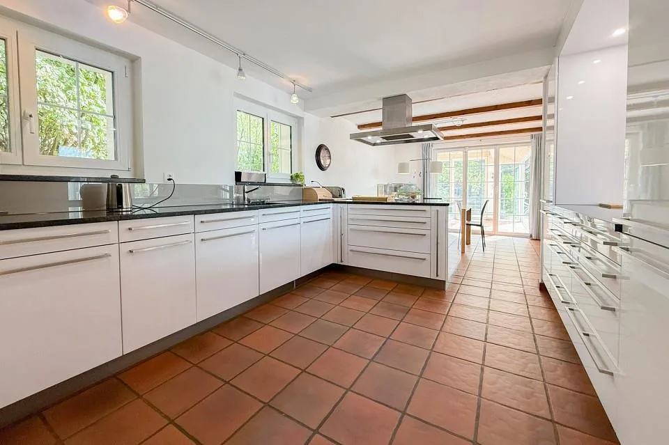 Ampia casa familiare di 5.5 locali con giardino e molta privacy – foto 3 di 13