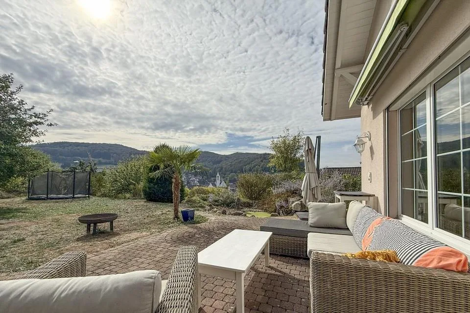 Ampia casa familiare di 5.5 locali con giardino e molta privacy – foto 7 di 13