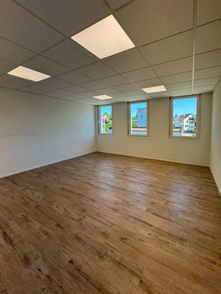 Helle und moderne Büro-/Gewerberäumlichkeiten an bester Lage in Urdorf – Foto 5 von 9