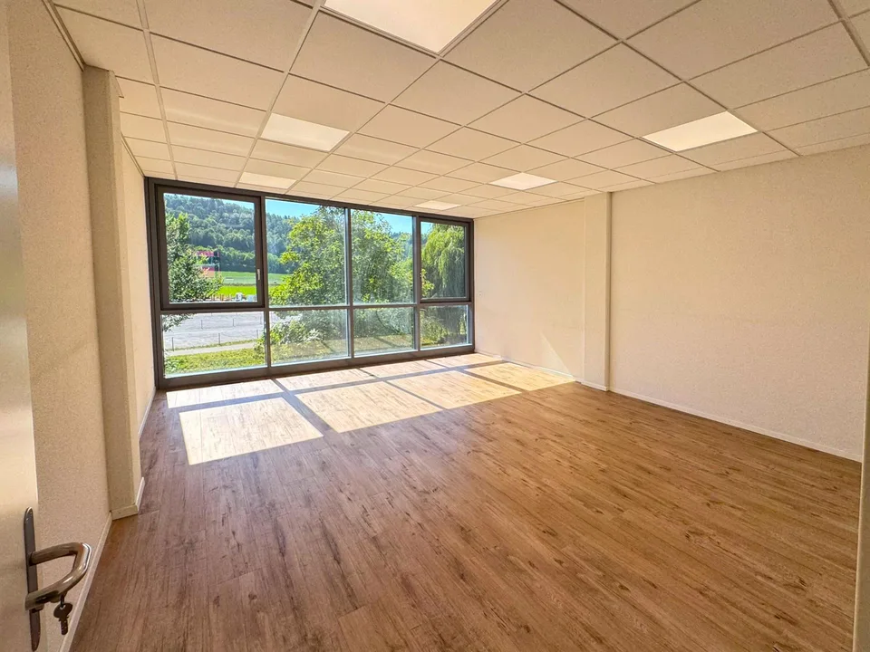 Helle und moderne Büro-/Gewerberäumlichkeiten an bester Lage in Urdorf – Foto 6 von 9