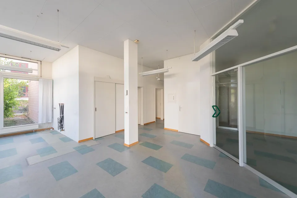 Vielseitig nutzbarer Gewerberaum zu vermieten – photo 2 sur 8