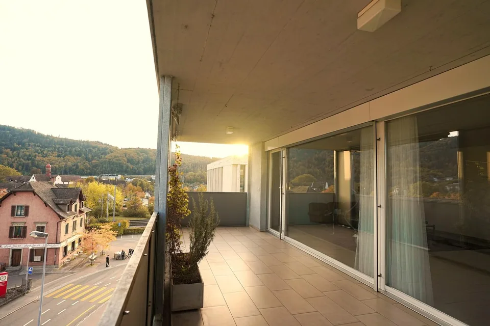 Attraktive 3.5-Zimmerwohnung an zentraler Lage – photo 2 sur 13