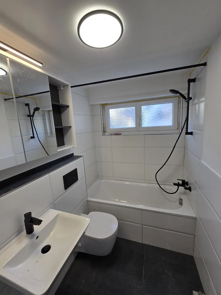 Sanierte 4.5-Z'Wohnung an sonnenverwöhnter Aussichtslage – foto 2 di 4