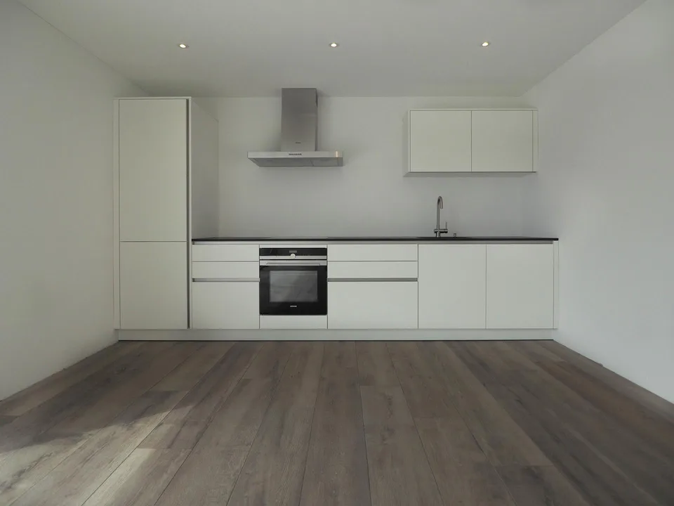 Preiswerte Wohnung im Eigentumsstandard in ruhigem Quartier – photo 2 sur 3