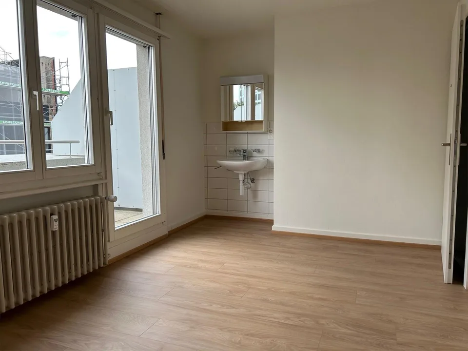 Mansarde mit Balkon Nähe Bahnhof SBB – Foto 2 von 4