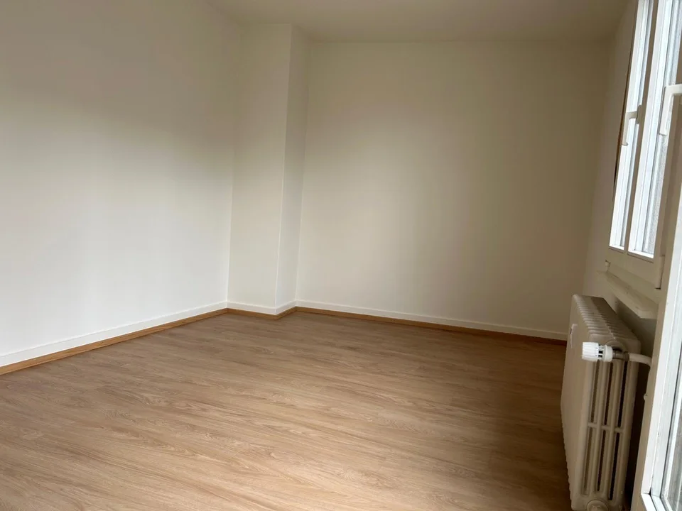 Mansarde mit Balkon Nähe Bahnhof SBB – Foto 3 von 4
