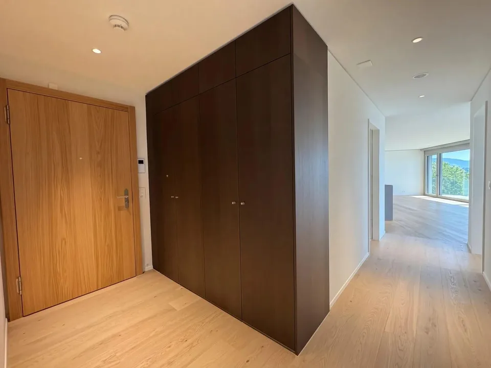 Exklusive 3.5-Zimmerwohnung im 33. OG des höchsten Hauses der Zentr... – Foto 2 von 13