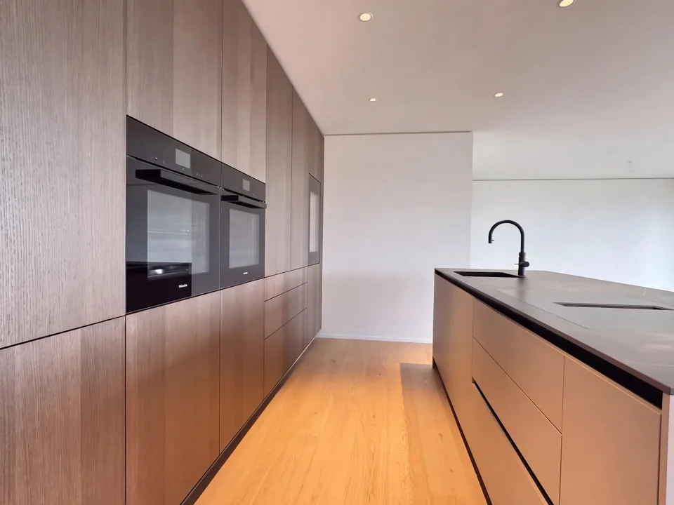Exklusive 3.5-Zimmerwohnung im 33. OG des höchsten Hauses der Zentr... – Foto 11 von 13