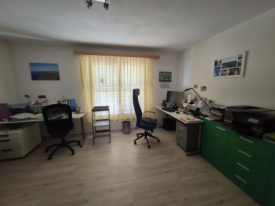 Grosszügiges Einfamilienhaus mit Garten – photo 13 of 15