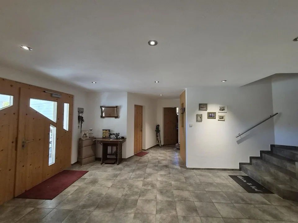 Grosszügiges Einfamilienhaus mit Garten – photo 4 of 15