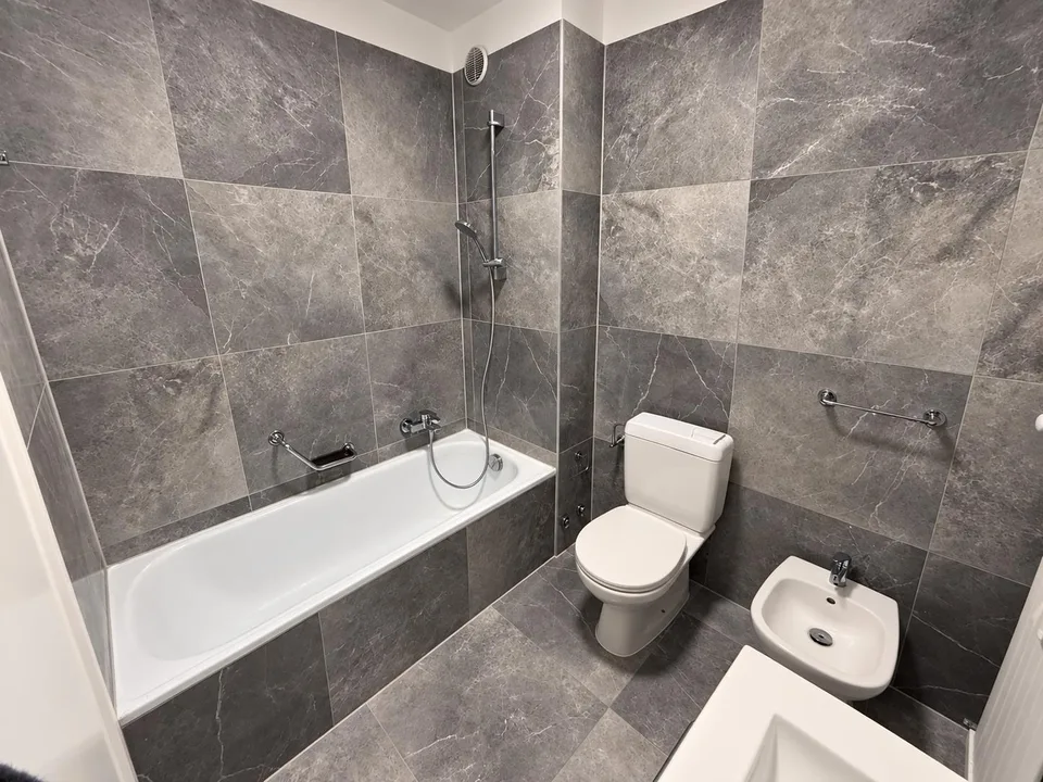 2.5 locali moderno e ristrutturato a Coldrerio – Foto 7 von 8