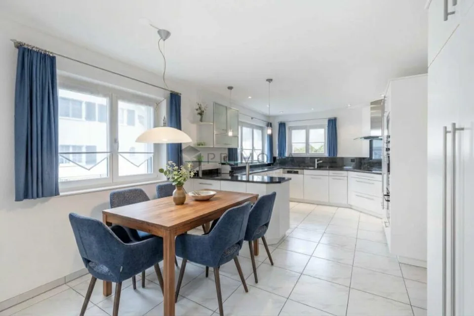 Grosszügiges 7.5 Zimmer Einfamilienhaus mit Sauna, Garten und sechs... – Foto 3 von 12