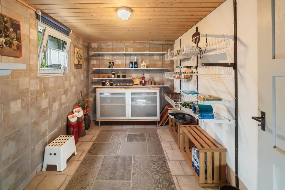 Freistehendes Einfamilienhaus mit gepflegtem Garten und Entwicklung... – Foto 20 von 22