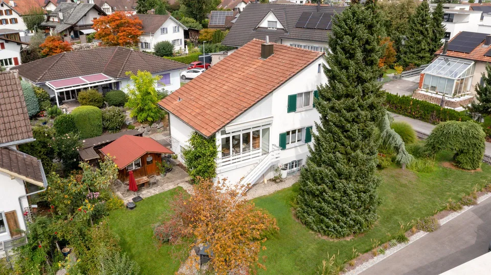 Freistehendes Einfamilienhaus mit gepflegtem Garten und Entwicklung... – Foto 2 von 22