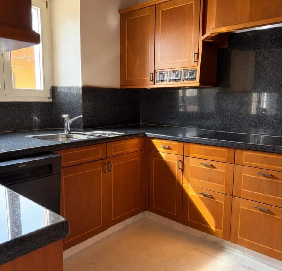 Einfamilienhaus mit 3.5 Zimmern im Kern von Melide – Foto 4 von 7