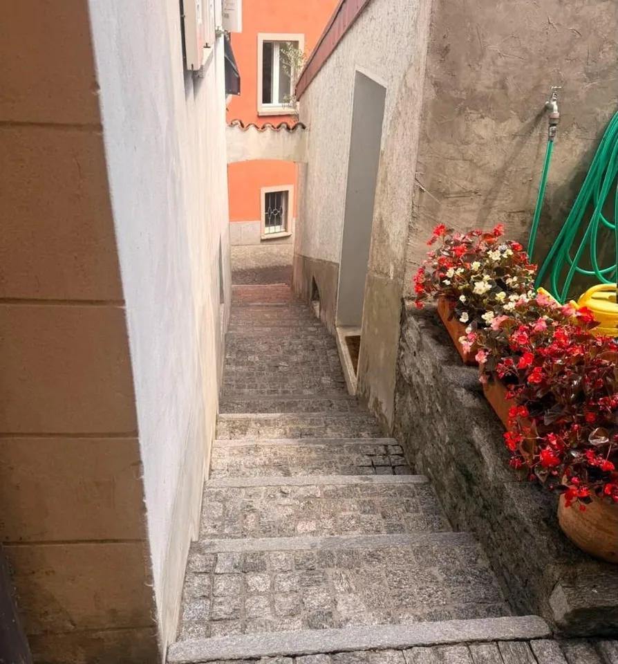 Einfamilienhaus mit 3.5 Zimmern im Kern von Melide – Foto 6 von 7