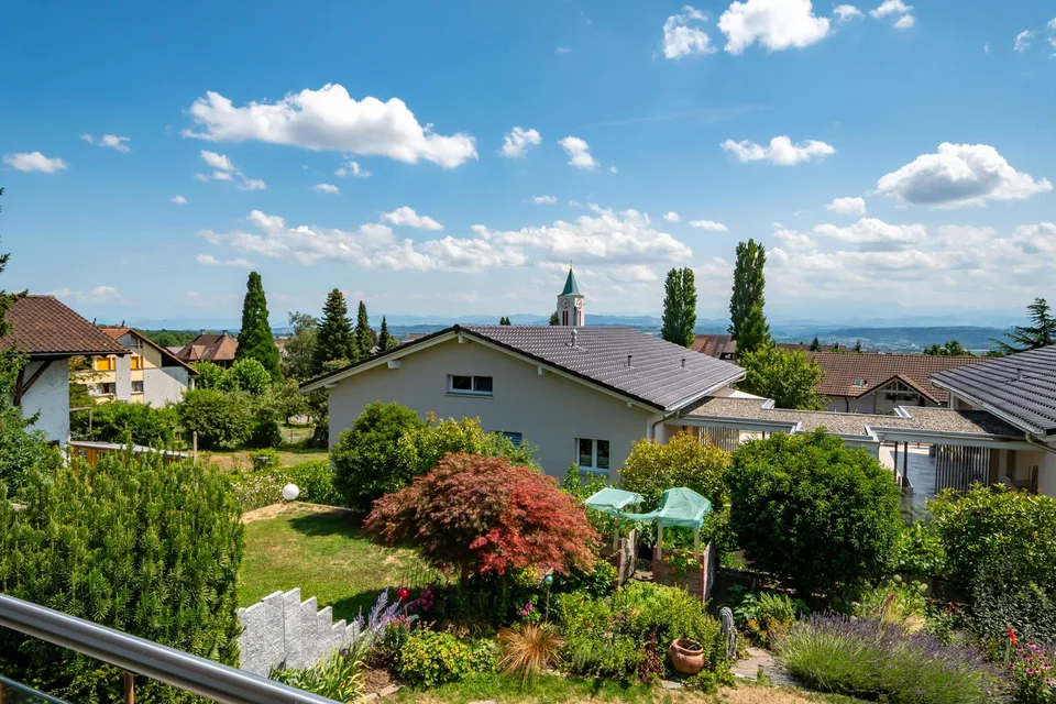 Einfamilienhaus mit Einliegerwohnung und wunderschönem Garten – Foto 3 von 30