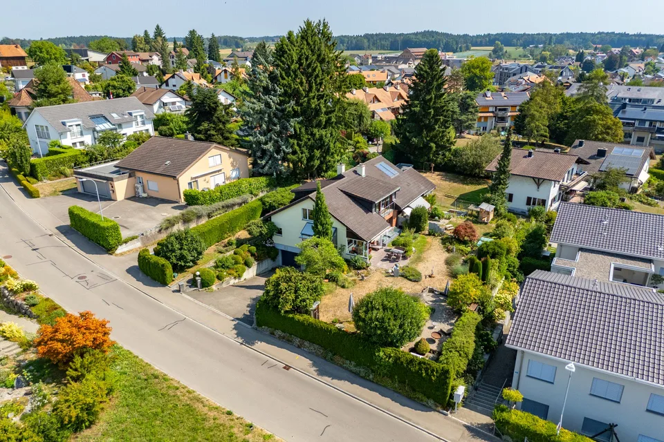 Einfamilienhaus mit Einliegerwohnung und wunderschönem Garten – Foto 2 von 30