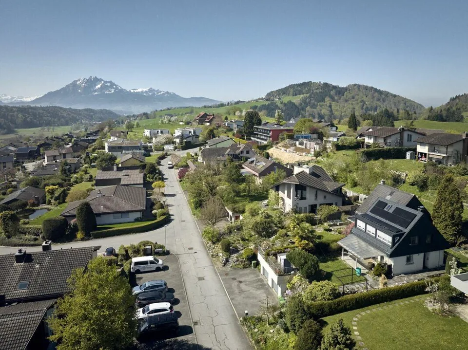 Freistehendes Einfamilienhaus mit Doppelgarage – photo 5 sur 15