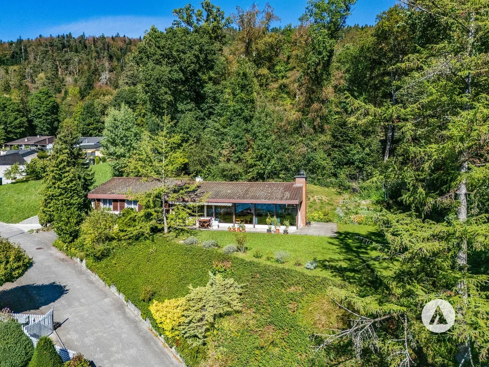 Ein Zuhause voller Geschichte, umgeben von Wald und See – foto 9 di 13