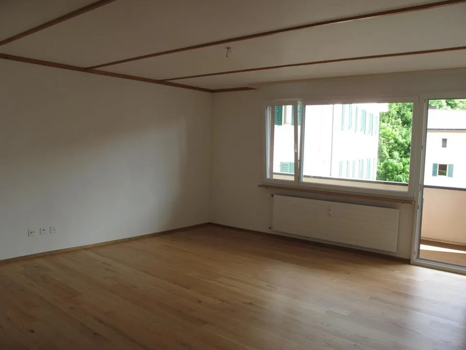 Charmantes 3-Familienhaus in Trin-Dorf – Wohnen, Vermieten und Ferien – Foto 12 von 17
