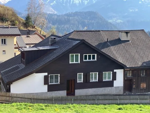 Charmantes 3-Familienhaus in Trin-Dorf – Wohnen, Vermieten und Ferien – Foto 2 von 17