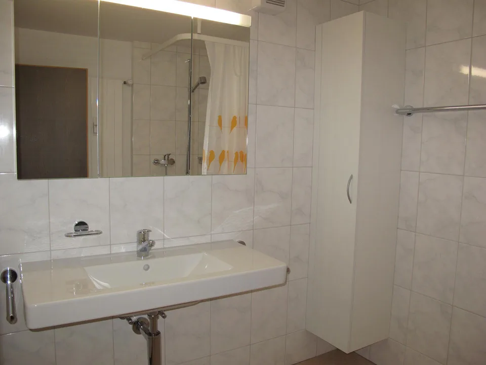 Charmantes 3-Familienhaus in Trin-Dorf – Wohnen, Vermieten und Ferien – Foto 15 von 17