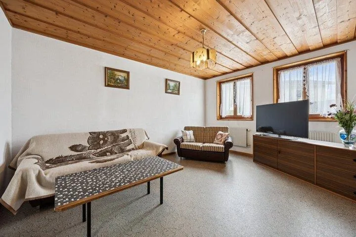VILLA UNIFAMILIARE DI 6,5 STANZE CON VISTA SULLE MONTAGNE DI SAN GALLO – foto 2 di 8
